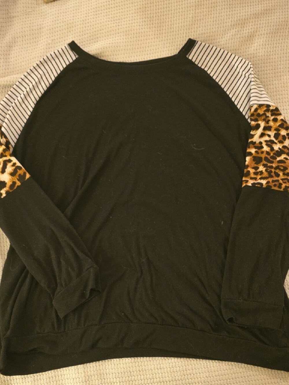 Lot Of 2 Womens Contrast Sleeve Top - Coral/Black And Black/ Leopard - Picture 6 of 8
